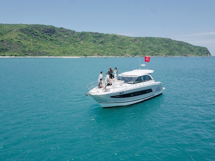 Yacht rental service